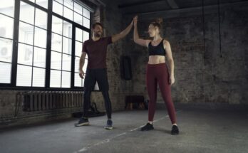 Qué es la marcha nórdica (nordic walking), el deporte más fácil y completo